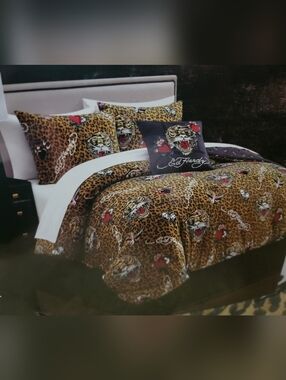 Ed Hardy Leopard & Tiger Print Plus 4 Piece Comforter Set with Red Accents New